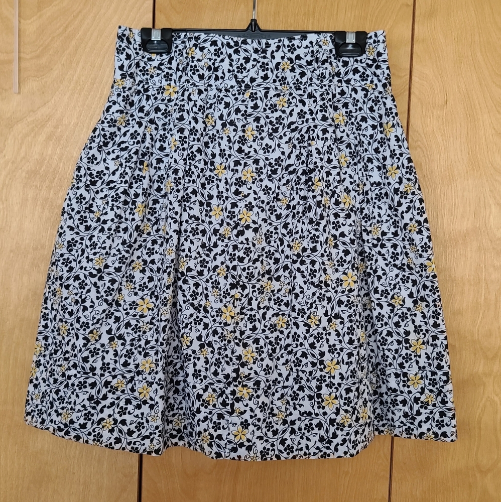 Lapis floral A-line skirt black, white, yellow size medium